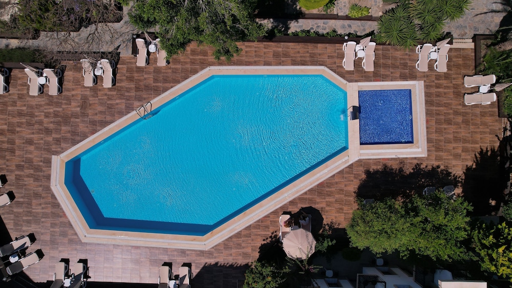 flora hotel bodrum