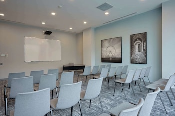 Radisson Hotel Baku,28 Mall>>Baku,4 star