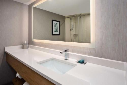doubletree by hilton lansing
