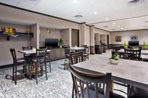 doubletree by hilton lansing