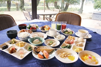 izukogen wanwan paradise hotel and cottage