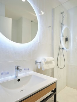 hotel bordeaux clemenceau by happyculture