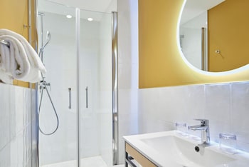 hotel bordeaux clemenceau by happyculture