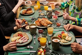 hotel bordeaux clemenceau by happyculture