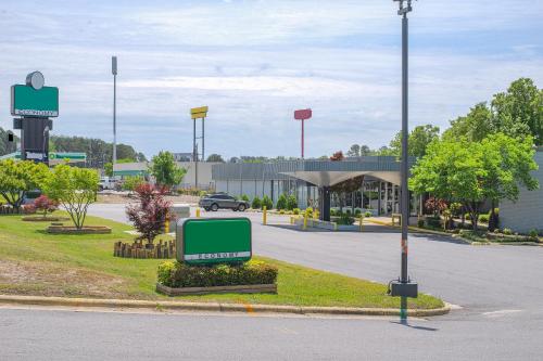 Masters Inn Selma/Smithfield I-95 By Oyo,,2 star