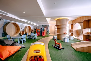 courtyard by marriott phuket patong beach resort