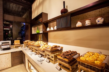 courtyard by marriott phuket patong beach resort