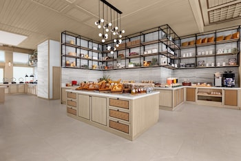 courtyard by marriott phuket patong beach resort