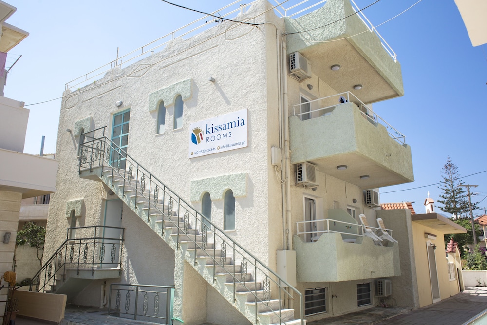 kissamia rooms next to night clubs