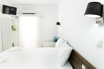 kissamia rooms next to night clubs