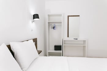 kissamia rooms next to night clubs
