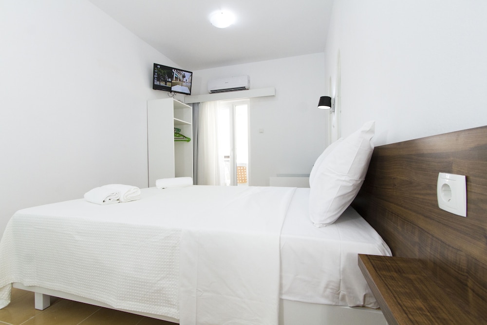 kissamia rooms next to night clubs