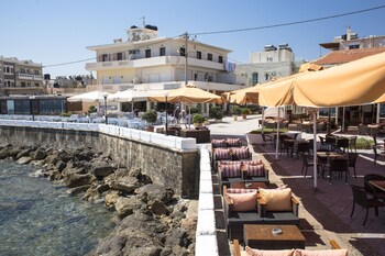 kissamia rooms next to night clubs