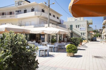 kissamia rooms next to night clubs