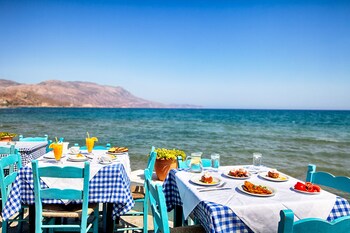 kissamia rooms next to night clubs