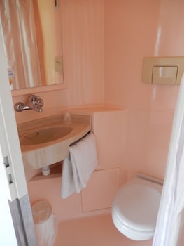 premiere classe saintes