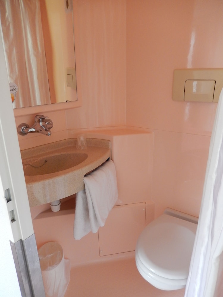 premiere classe saintes