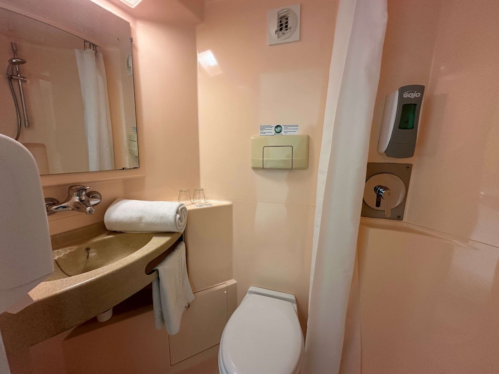 premiere classe saintes