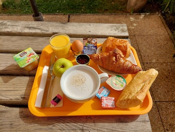 premiere classe saintes