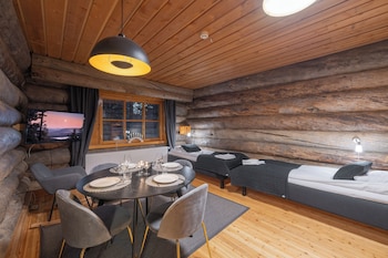 kuukkeli log houses aurora resort