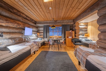 kuukkeli log houses aurora resort