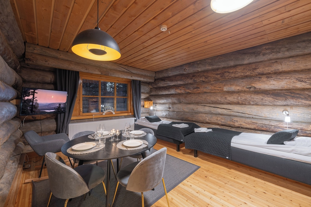 kuukkeli log houses aurora resort