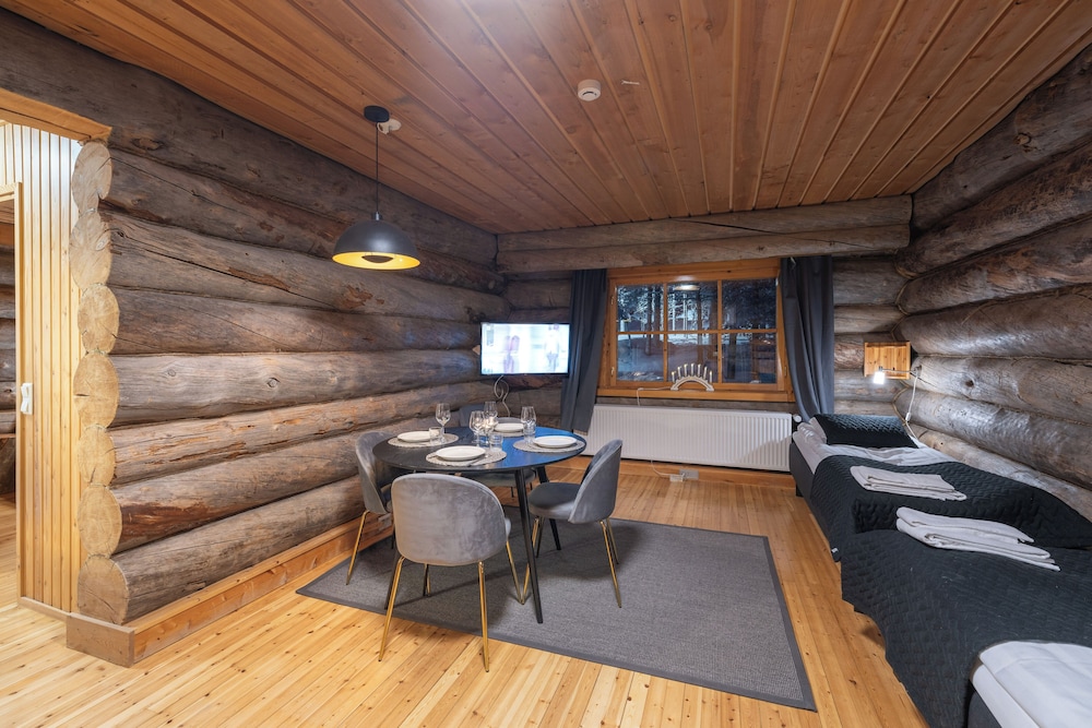 kuukkeli log houses aurora resort