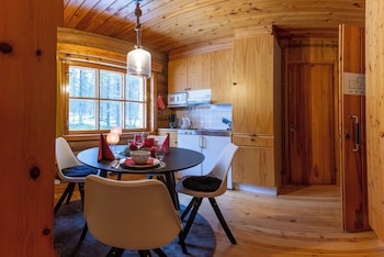 kuukkeli log houses aurora resort