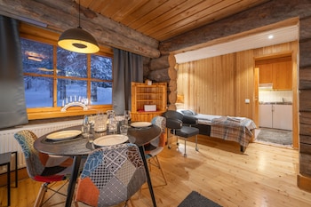 kuukkeli log houses aurora resort