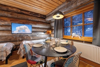 kuukkeli log houses aurora resort