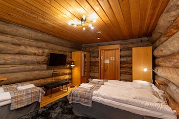 kuukkeli log houses aurora resort