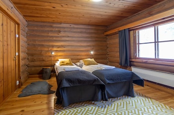 kuukkeli log houses aurora resort