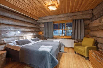 kuukkeli log houses aurora resort