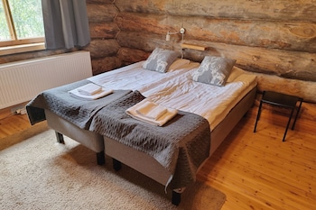 kuukkeli log houses aurora resort