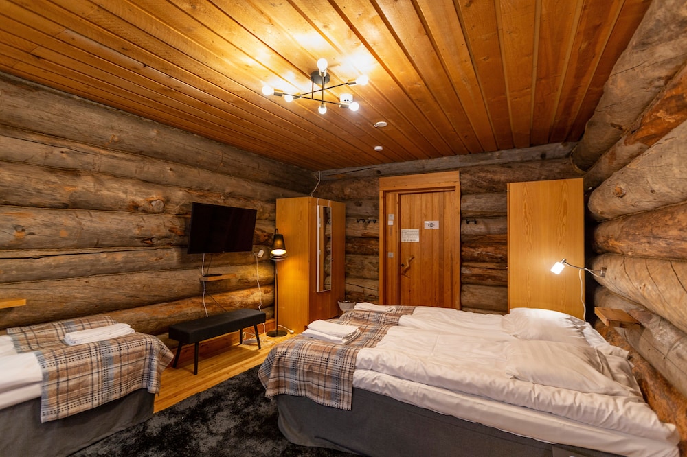 kuukkeli log houses aurora resort