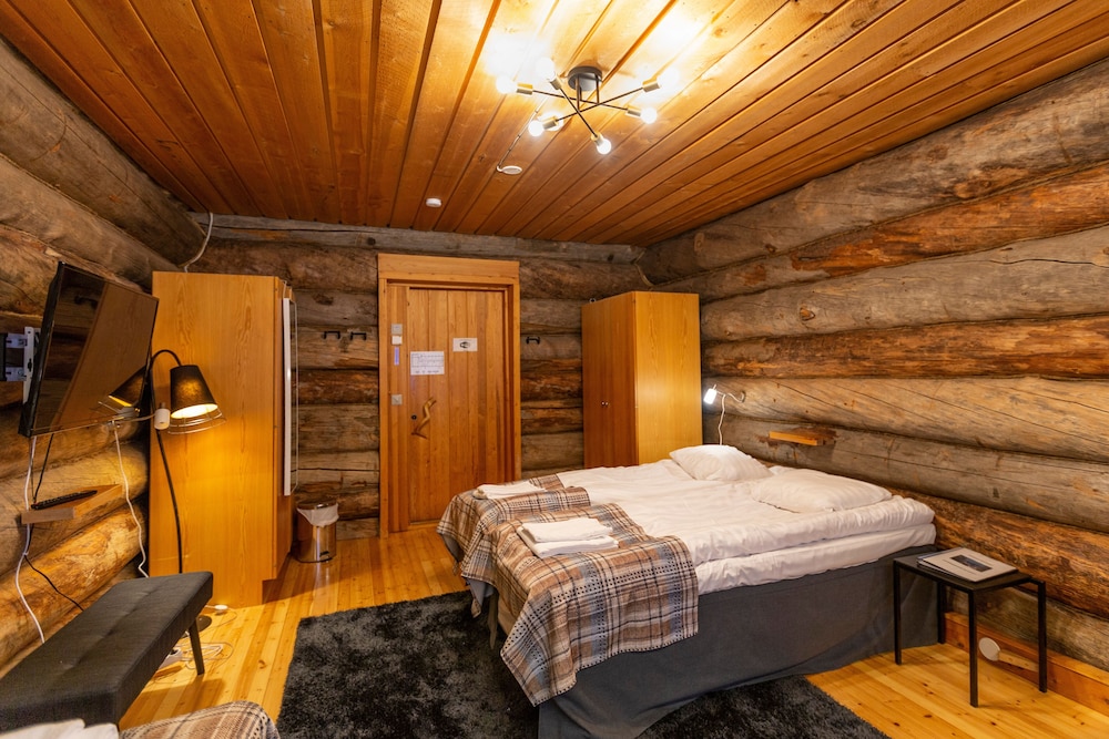 kuukkeli log houses aurora resort