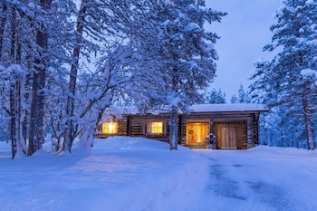 kuukkeli log houses aurora resort