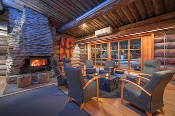 kuukkeli log houses aurora resort