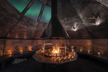 kuukkeli log houses aurora resort