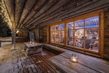 kuukkeli log houses aurora resort