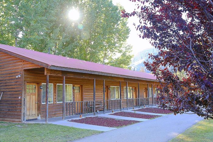 southfork lodge riverside inn