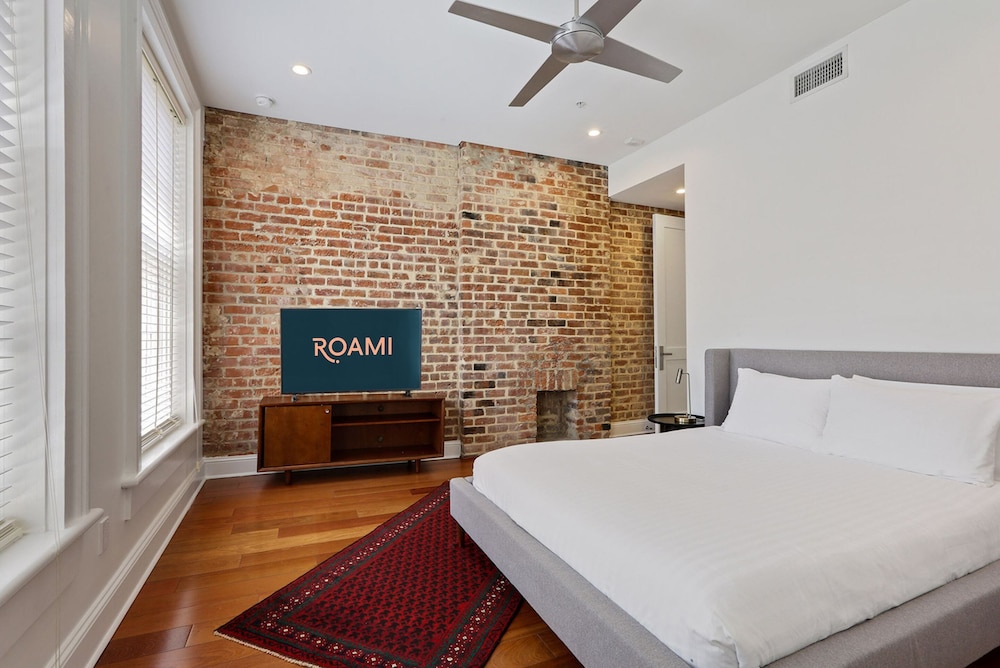 roami at factors row