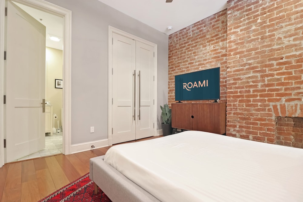 roami at factors row