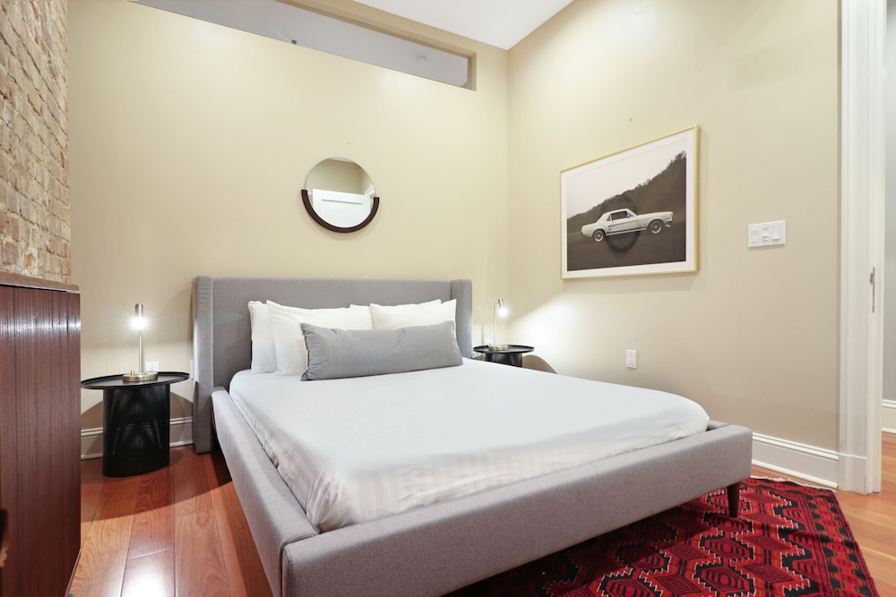 roami at factors row