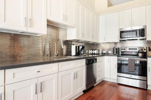 roami at factors row