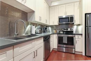 roami at factors row