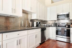 roami at factors row