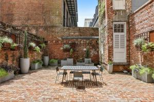 roami at factors row