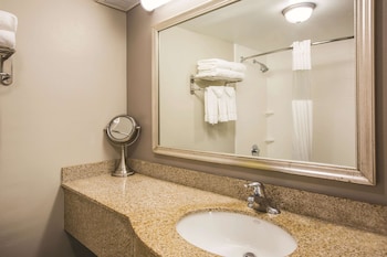 fairfield by marriott inn and suites fresno river park