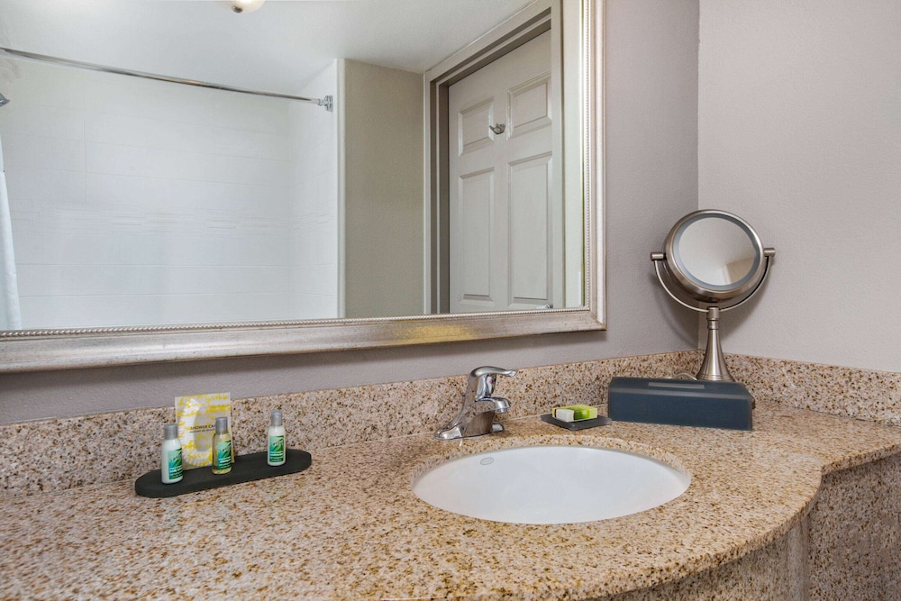 fairfield by marriott inn and suites fresno river park